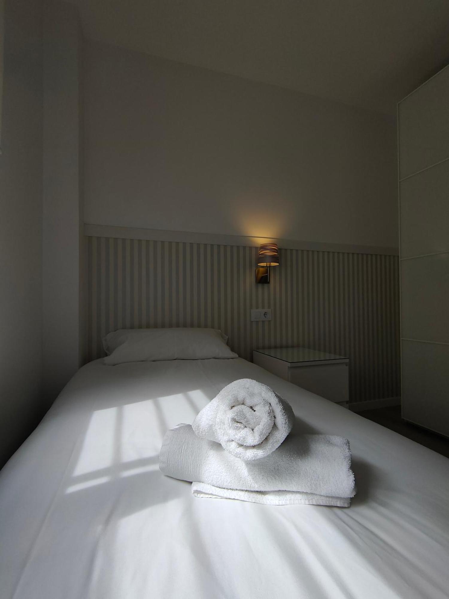 Casa Mallen, Con Amplia Terraza, En El Barrio De Nervion 塞维利亚 外观 照片