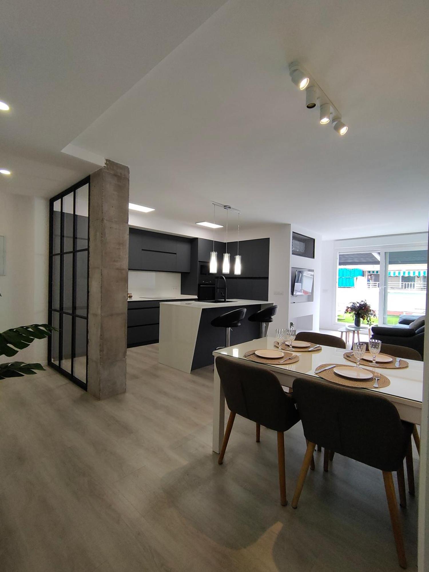 Casa Mallen, Con Amplia Terraza, En El Barrio De Nervion 塞维利亚 外观 照片