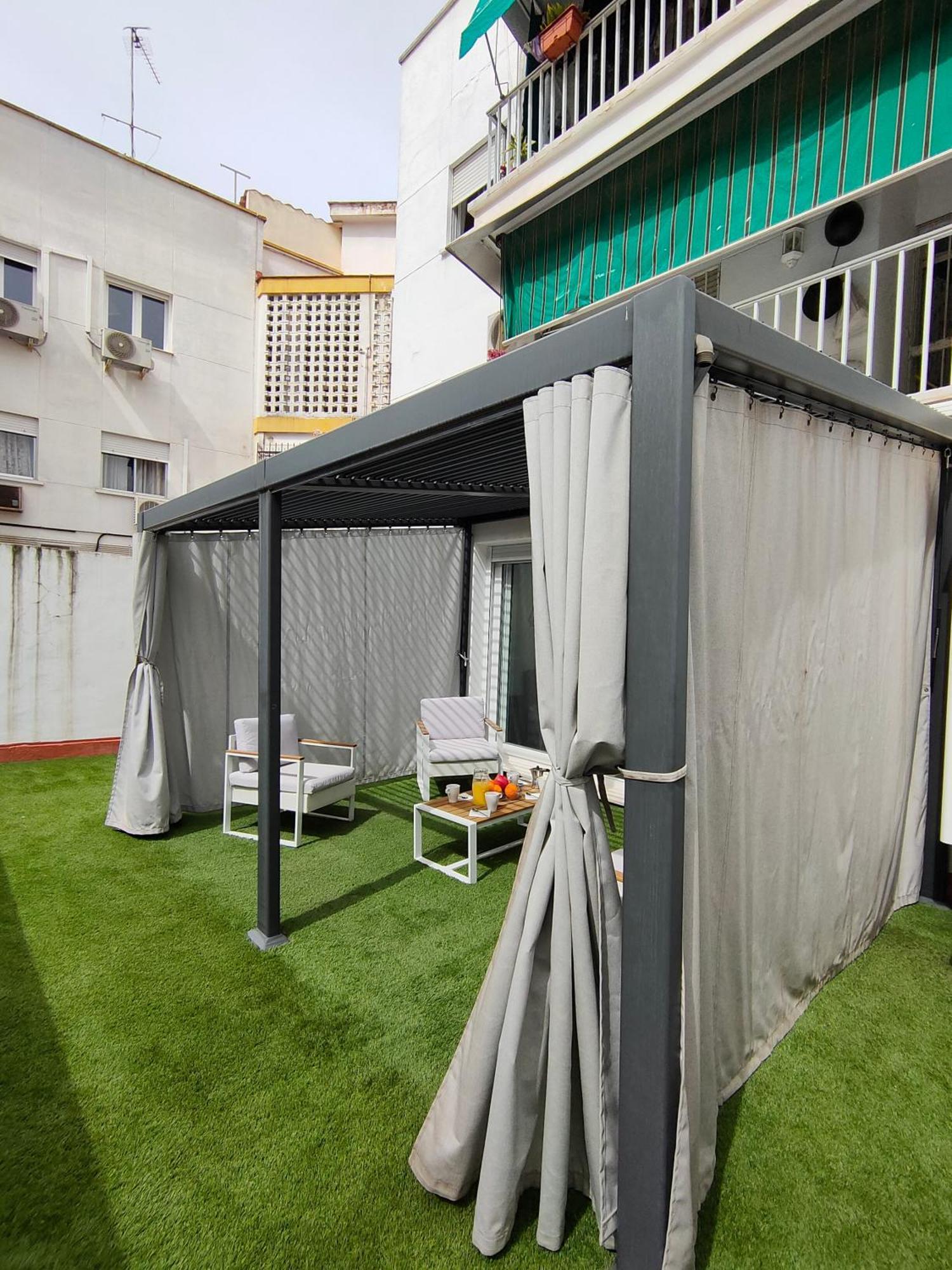 Casa Mallen, Con Amplia Terraza, En El Barrio De Nervion 塞维利亚 外观 照片