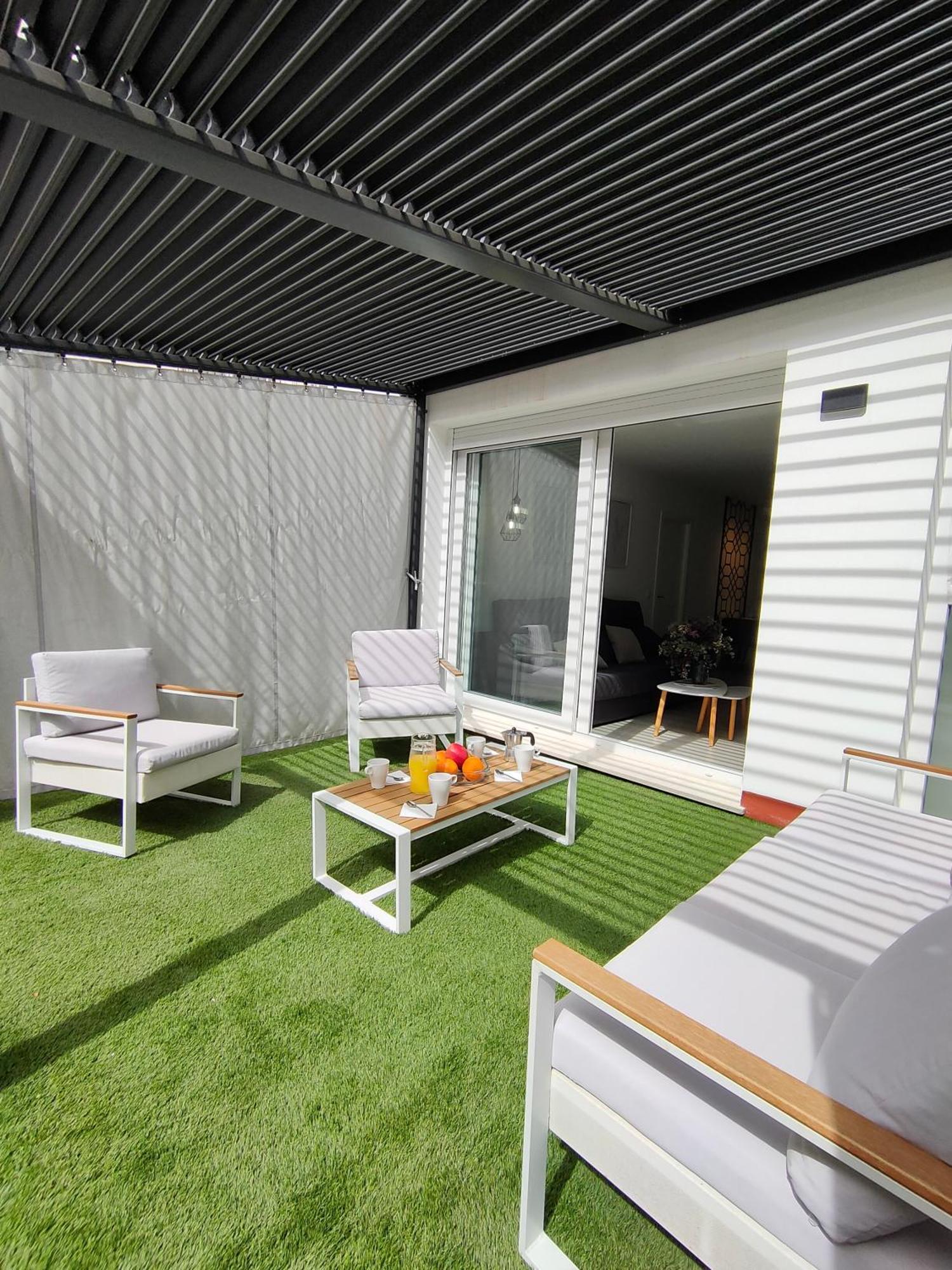 Casa Mallen, Con Amplia Terraza, En El Barrio De Nervion 塞维利亚 外观 照片